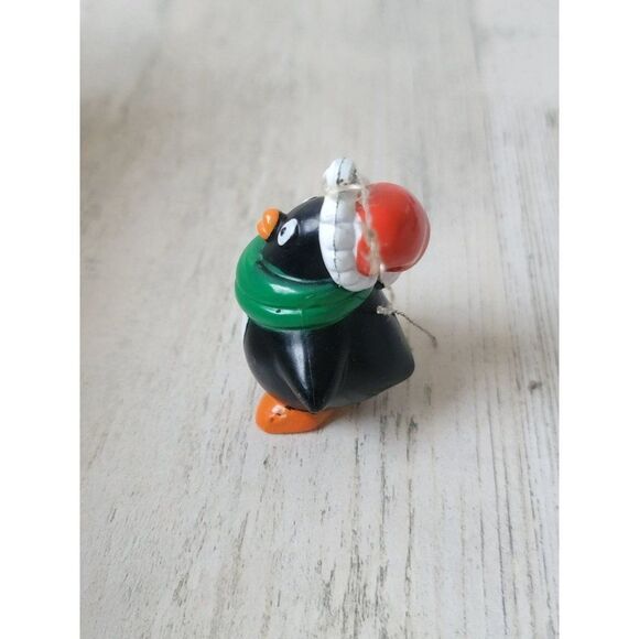 Topps 2001 penguin scarf Santa hat ornament Xmas - Picture 2 of 5